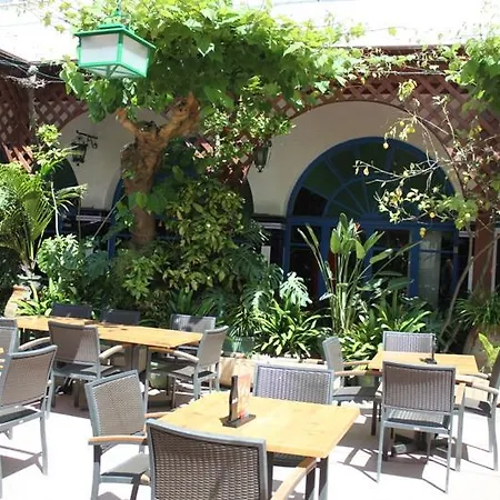 Rovira Hotel